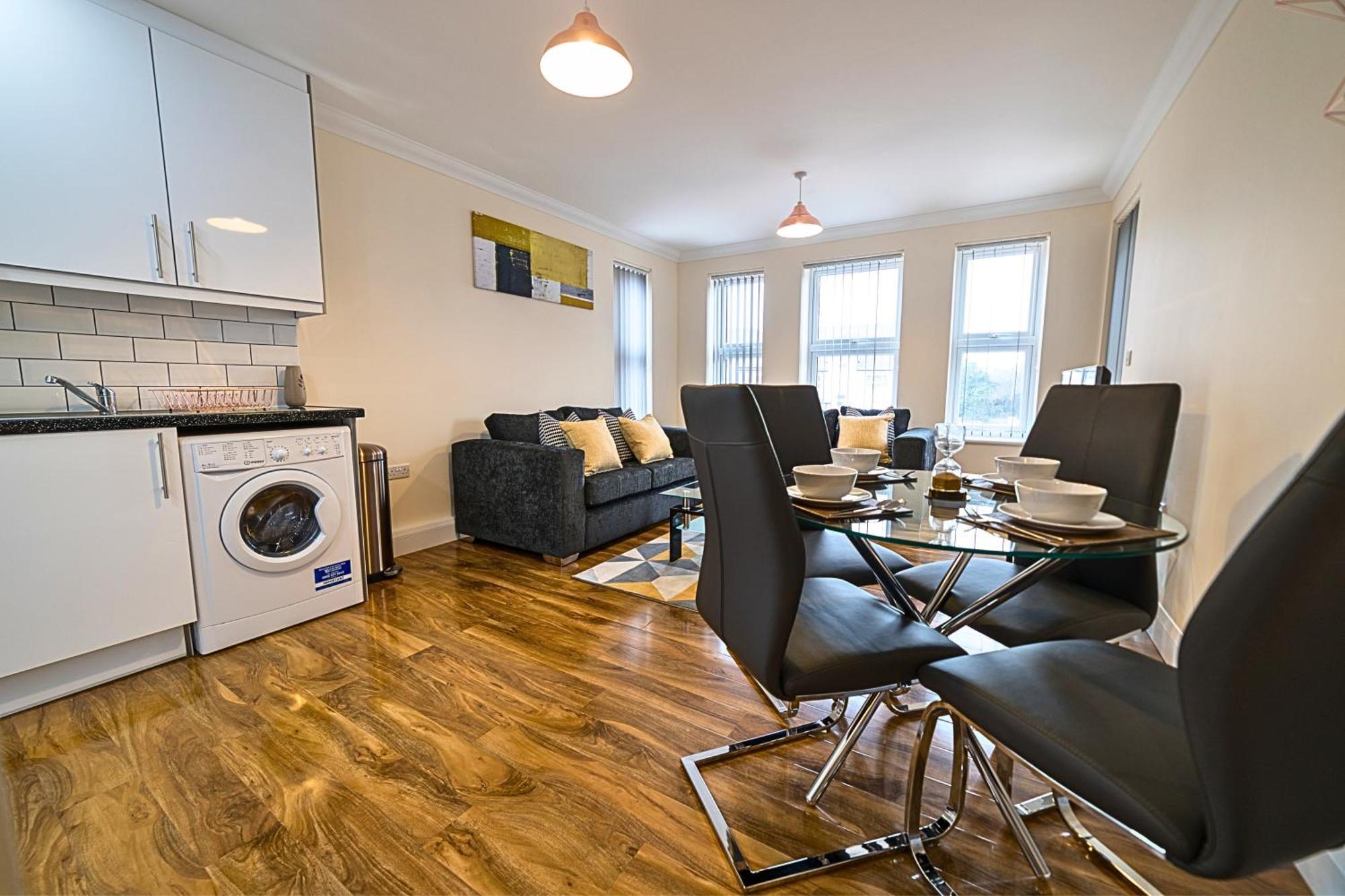 Heathrow Rare Find 2 Bedroom Plus 2 Bathroom Flat - Sleeps 6- Free Parking- Close To Heathrow Terminals-Quiet Development Stanwell Kültér fotó