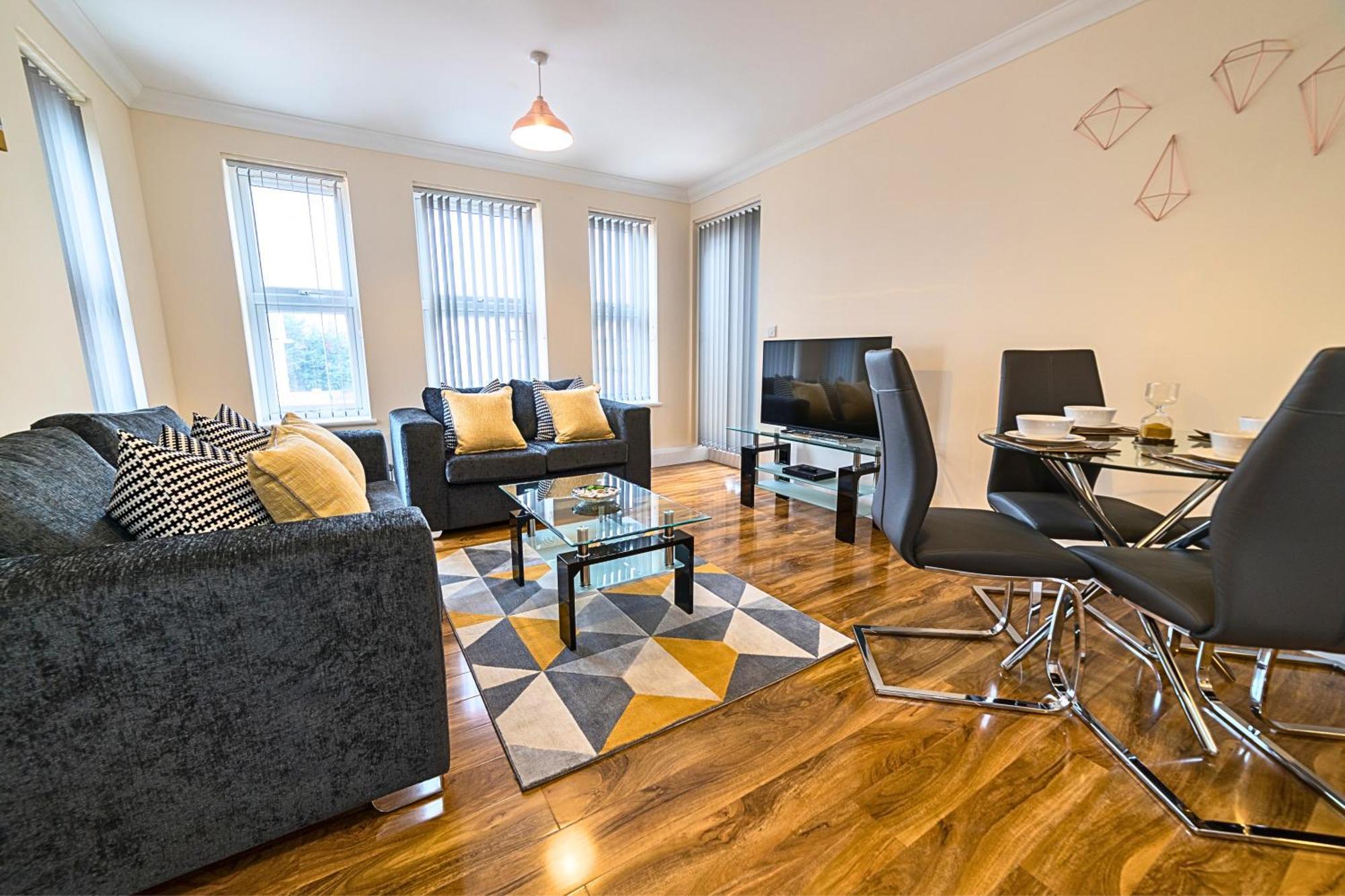 Heathrow Rare Find 2 Bedroom Plus 2 Bathroom Flat - Sleeps 6- Free Parking- Close To Heathrow Terminals-Quiet Development Stanwell Kültér fotó