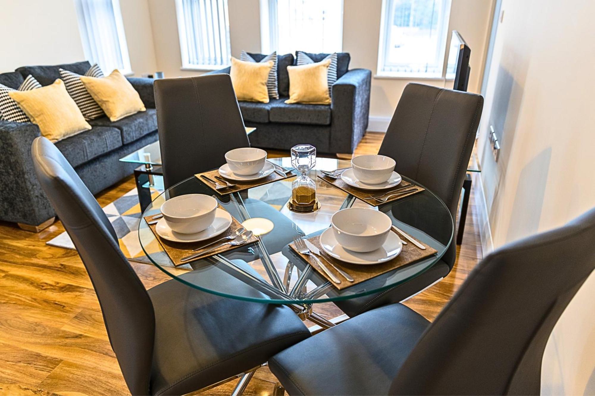Heathrow Rare Find 2 Bedroom Plus 2 Bathroom Flat - Sleeps 6- Free Parking- Close To Heathrow Terminals-Quiet Development Stanwell Kültér fotó